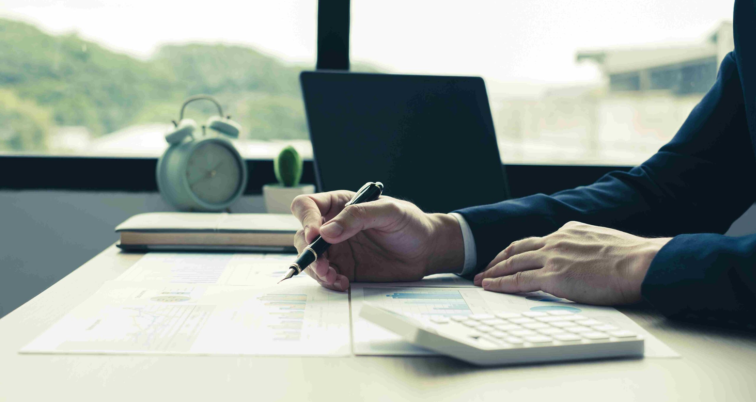 How Advocates in Dubai Support Businesses with Legal Excellence